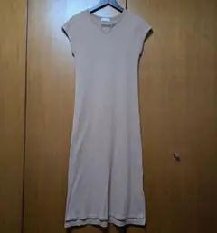 TRUFA ベージュ Vネック 半袖ワンピース