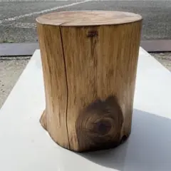 【奈良県産　ヒノキ丸太（直径約20cm、ワトコ仕上げ）】