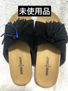 未使用品★MINNETONKA★ブラック フリンジ サンダル