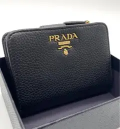 PRADA トライアングル 二つ折り財布
