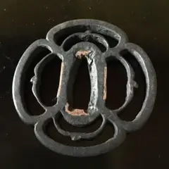 旧家蔵出し品　尾張　鉄製 円形　流水曲線　透かし鍔　刀装具　武具　鍔 鍔 無銘 尾張（江戸時代） 雁金透鍔 (TU-021121)｜刀・日本刀の