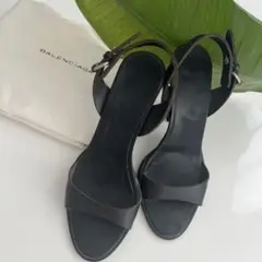 BALENCIAGA ブラック ストラップサンダル　LAビバリーヒルズで購入