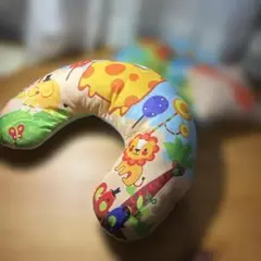 カラフル動物柄　C型　ベビー枕　おもちゃ