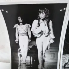 昭和の美人女優@轟夕起子 ペン書きサイン プロマイド写真 宝塚歌劇団 1948年 昭和10年（1935年）、人気女優・轟夕起子（1917-1967）の宝塚