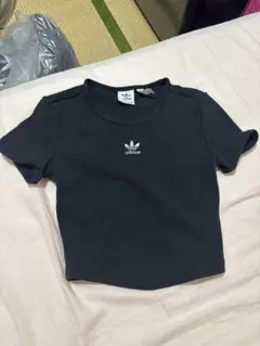 adidas ショート丈黒Tシャツ XS
