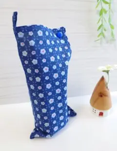 手ぬぐい生地のペットボトルカバー 和風 小花柄 ブルー 保冷剤や小物入れ