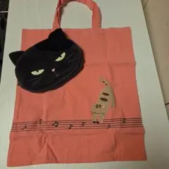 飛行船CARAの 猫の刺繍付きピンクなキャンバスバッグとデカ猫のポーチ