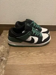 Nike SB Dunk Low (箱あり)ブラック/ホワイト/グリーン