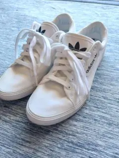 adidas ホワイト ローカットスニーカー　24.0ｃｍ