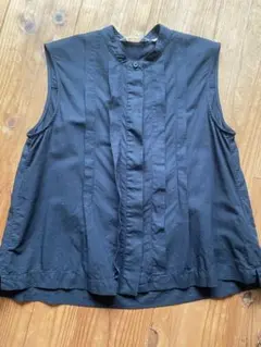 UNIQLO ブラックノースリーブシャツ