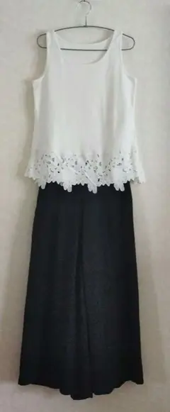 【新品】❀綿100%ノースリーブブラウス　裾部分お花畑❀
