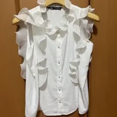 ザラZARAフリルホワイトノースリーブシャツ