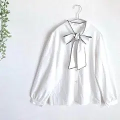 ボウタイ長袖ブラウス　センターリボン　大人可愛い　サラッと生地