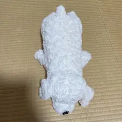 白い犬のぬいぐるみ