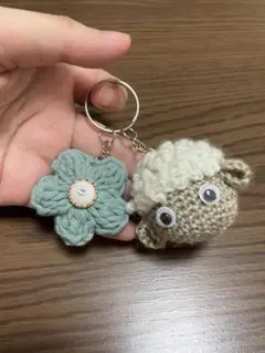 羊と花のあみぐるみキーホルダー