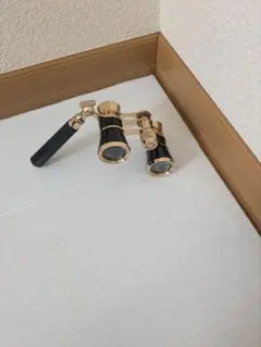 ハンドルオペラグラス