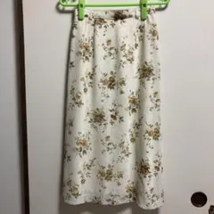 スカート　花柄　アイボリー　セミフレア