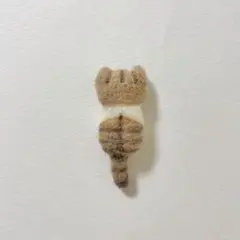 猫　ブローチ