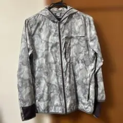 adidas フード付きウィンドブレーカー