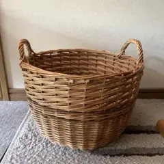 大き目のしっかりとしたバスケット。おもちゃ　タオル　洗濯など