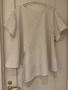 半袖ブラウス　オフホワイト　アシンメトリー