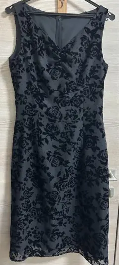 ブラック花柄刺繍ドレス 袖なしサイズ11