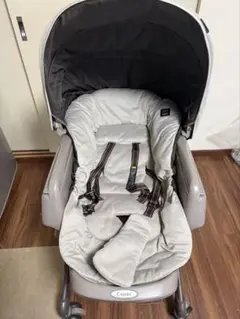 Combi 自動スウィングベビーベッド＆チェア