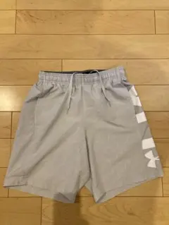 【美品】Under Armour HeatGear ショートパンツ グレー
