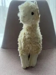 クリーム色のアルパカぬいぐるみ