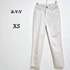 a.v.v　アイボリー ストレートパンツ ズボン 通勤オフィス 大人カジュアル