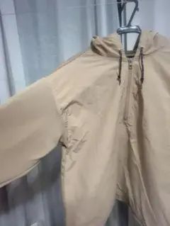 ジップパーカー　ベージュ