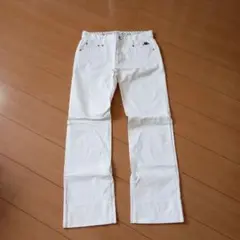 ホワイトフレアパンツ ロゴ刺繍入り