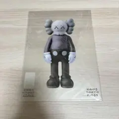 【新品未開封】【最終値下げ】KAWS クリアファイル　2枚セット　非売品