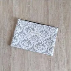 フラットファスナーポーチ　ダマスク柄　グレー