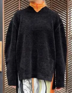 マメクロゴウチ V-Neck Double Face Knitted Top