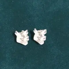 イヤリング　狼　モチーフ