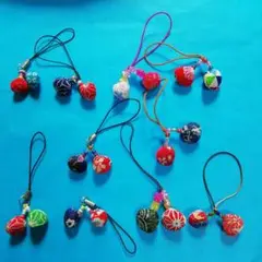 ②小さな貝殻　ちりめん細工　ストラップ　根付け　ハンドメイド　雛の飾り