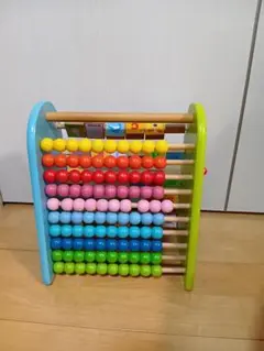カラフルな木製知育玩具
