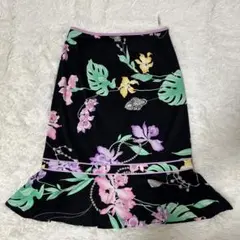 極美品【レオナール】ひざ丈スカート M フレア カンカン素材 近年モデル 花柄