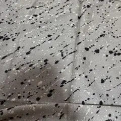 シルバーと黒の斑点模様生地はぎれ