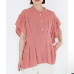 【新品タグ付き】ラビアンジェ　フリルスリーブタックブラウス　ピンクベージュ