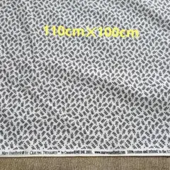 18 黒い葉のプリント生地 110cm×100cm