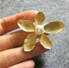 フラワーパールブローチ ゴールド 花 パール 北欧 コサージュ ゴールド