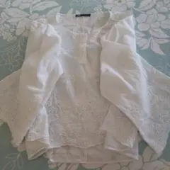 ZARA 刺繍入りホワイト長袖 ブラウス
