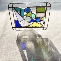ステンドグラスのオーナメント　サンキャッチャー　壁飾り　ハンドメイド