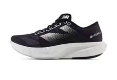 ニューバランス　FuelCell Rebel v4 28.0cm D