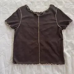 ブラウンTシャツ