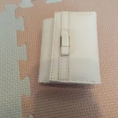 ホワイト 三つ折り財布 カードポケット付き