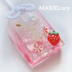 シャカシャカキーホルダー　いちごミルクの御守りシェイカー　祈願