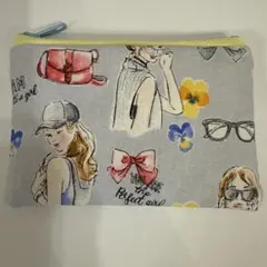 可愛いイラスト付き布製ポーチ